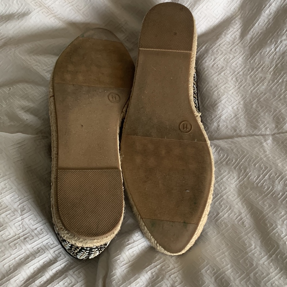 Universal Thread flats - Picture 3 of 4